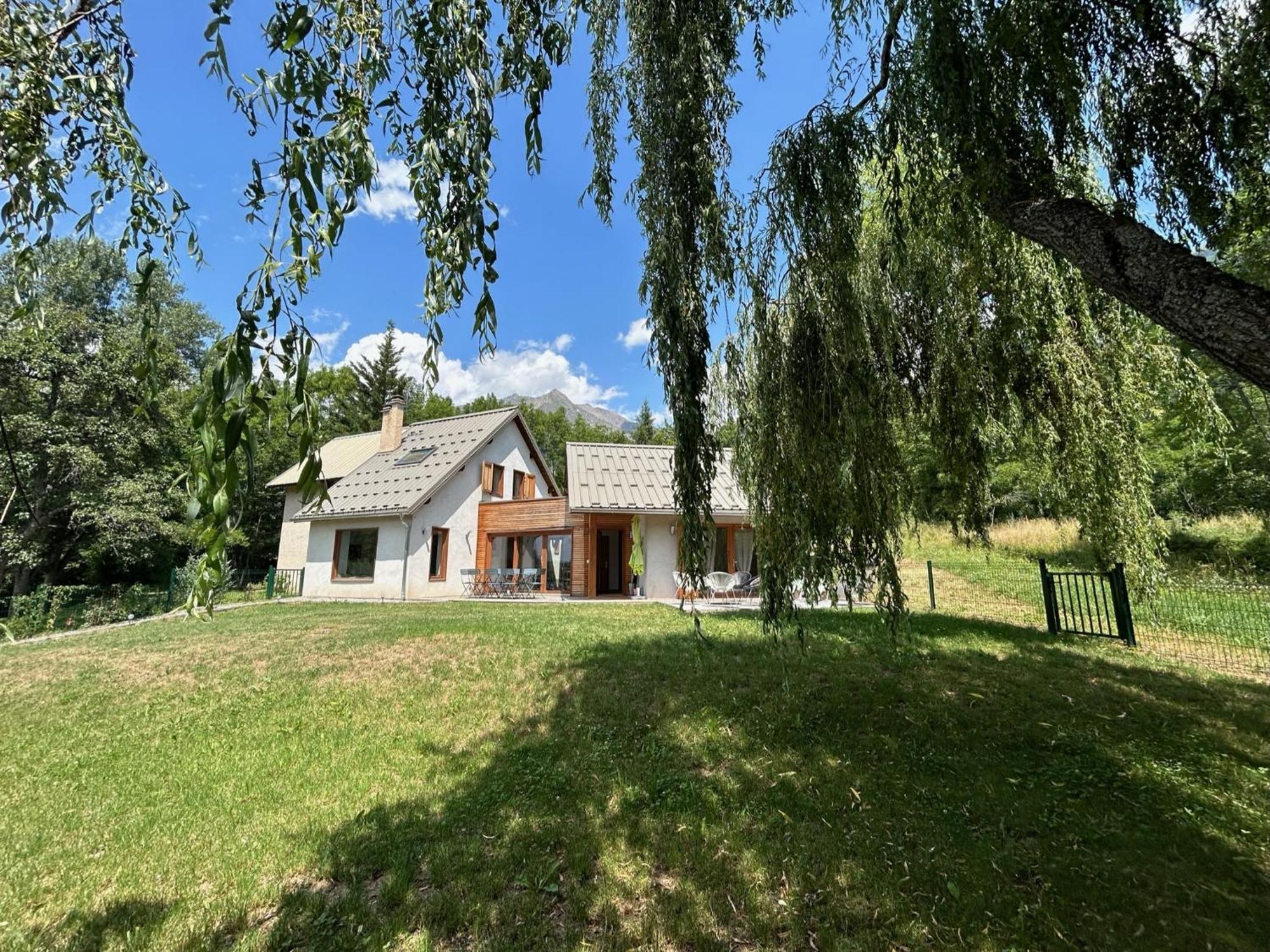 Maison Refaite A Neuf En Pleine Nature Puy-Saint-Eusebe Exterior foto
